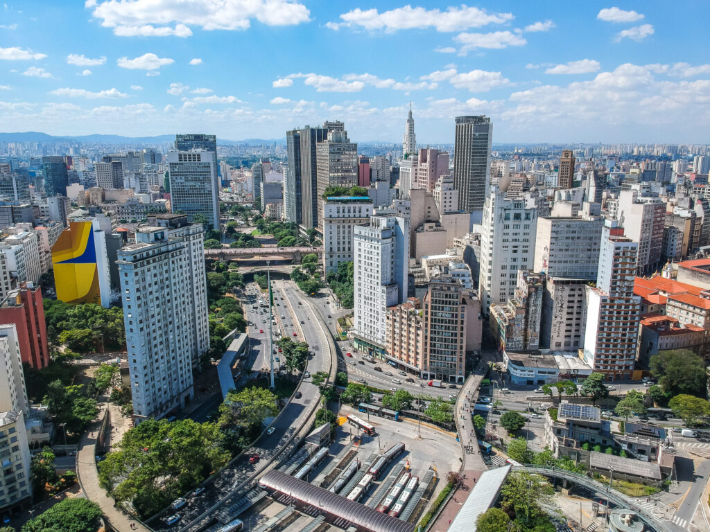 Quer abrir empresa em SP? Conheça o passo a passo essencial para começar o seu negócio na maior cidade do Brasil.